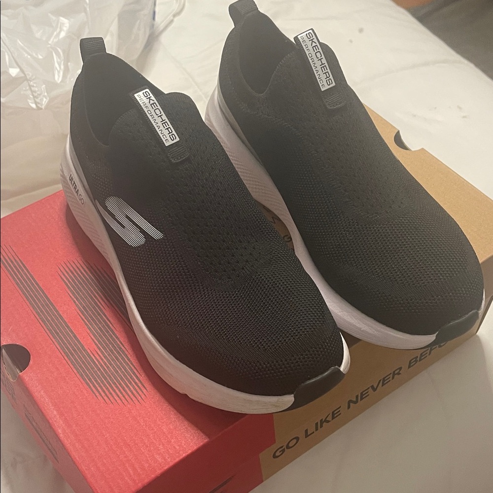 Skechers GO RUN elevate Black Knit Slip-On Shoes.